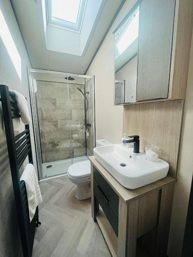 The Kestrel Lodge With Hot Tub York Exterior foto